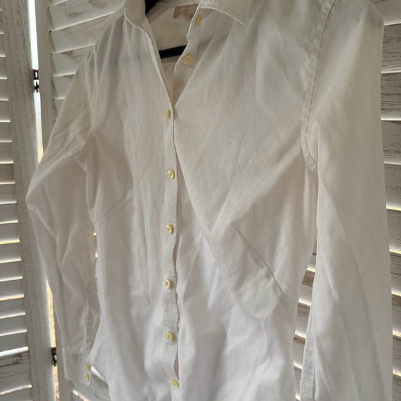 Banana Republic | Button Down Non-Iron Fitted Dress Shirt - Picture 2 of 6